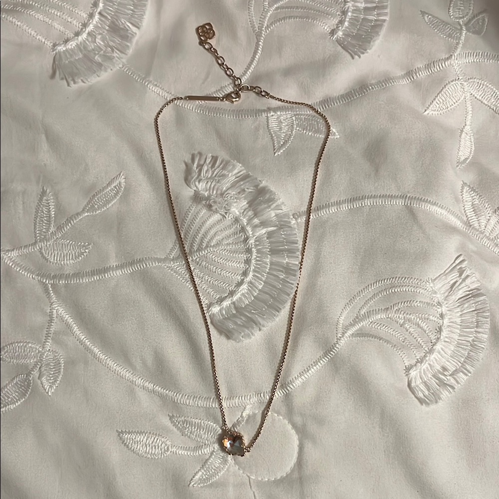 Elegant Gold Necklace with Pendant